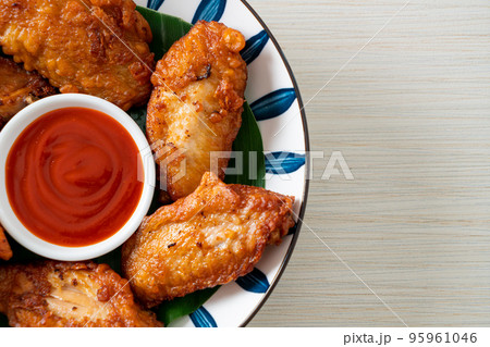 Crispy Fried Chicken with Fish Sauce 95961046