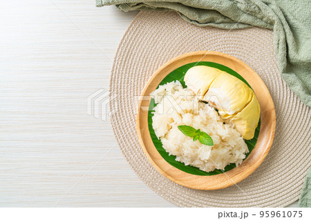 Durian sticky rice on plate 95961075