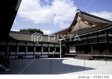 京都御所の蹴鞠の庭 京都御所の蹴鞠の庭 95961360