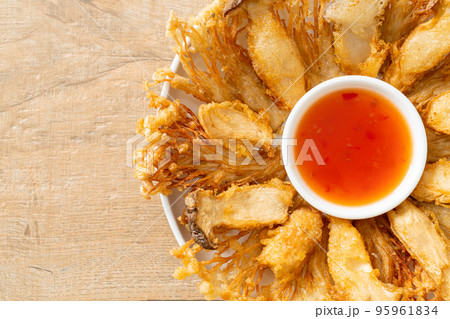 deep fried Enoki mushroom and King Oyster mushroom with spicy dipping sauce deep fried Enoki mushroom and King Oyster mushroom with spicy dipping sauce 95961834