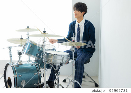 ドラマー　男子高生　ドラム教室 95962781