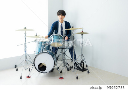 ドラマー　男子高生　ドラム教室 95962783