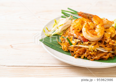Pad Thai - stir-fried rice noodles 95962986