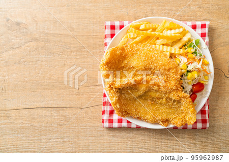 fish and chips with mini salad 95962987