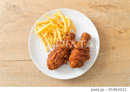 spicy Korean fried chicken with fries 95963032