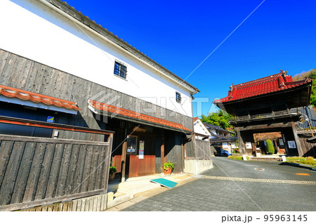 【岡山県】晴天の勝山町の安養寺 【岡山県】晴天の勝山町の安養寺 95963145