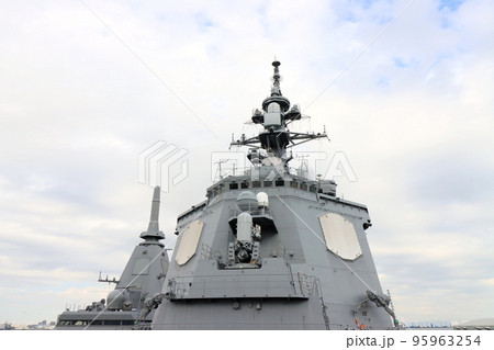 イージス艦の艦橋　護衛艦　海上自衛隊　艦橋　ブリッジ 95963254
