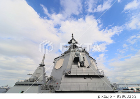 イージス艦の艦橋　護衛艦　海上自衛隊　艦橋　ブリッジ 95963255