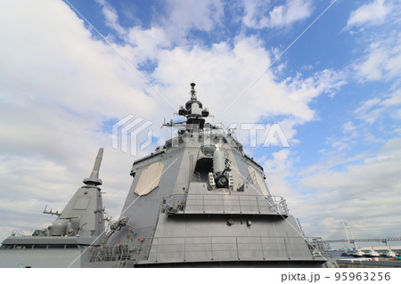 イージス艦の艦橋 護衛艦 海上自衛隊 艦橋 ブリッジ イージス艦の艦橋 護衛艦 海上自衛隊 艦橋 ブリッジ 95963256