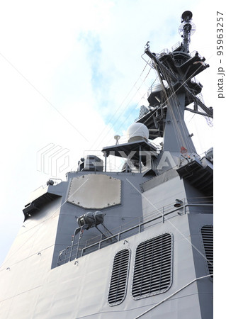 イージス艦の艦橋　護衛艦　海上自衛隊　艦橋　ブリッジ 95963257