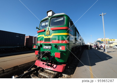 モンゴル　鉄道　機関車　 95965287