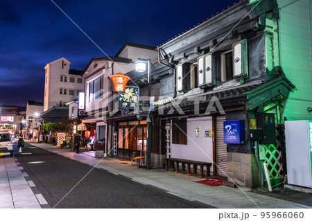 《長野県》蔵のある街並み・松本市中町通り 95966060