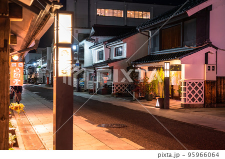 《長野県》蔵のある街並み・松本市中町通り 95966064