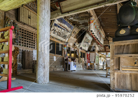 日龍峯寺　高澤観音境内の景色　北条政子の寄進した多宝塔のある寺 95970252