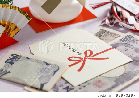 正月のお年玉イメージ 95970297