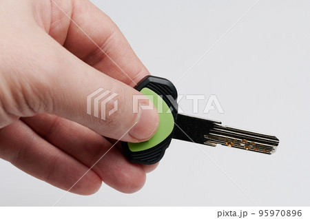 House key in hand finger 95970896