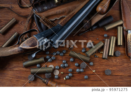 Antique 16-gauge break-action smooth-bored shotgun with brass cases and accessories for cartridge reloading. 95971275