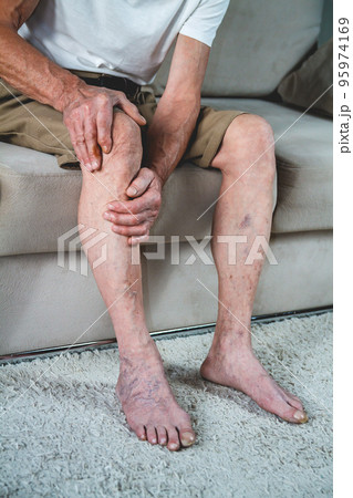 Pain in the legs and knees of an elderly senior 95974169