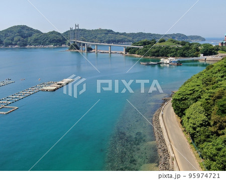 呼子町の呼子大橋と加部島の港湾の空撮 呼子町の呼子大橋と加部島の港湾の空撮 95974721