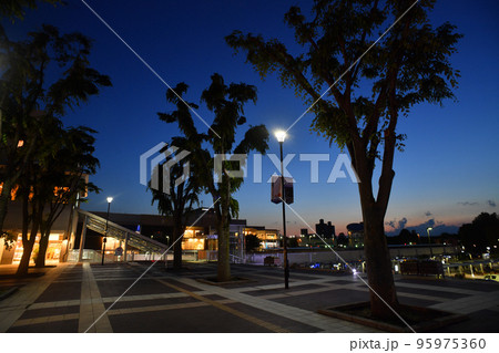 つくば駅前の夕景 茨城県筑波市 つくば駅前の夕景 茨城県筑波市 95975360
