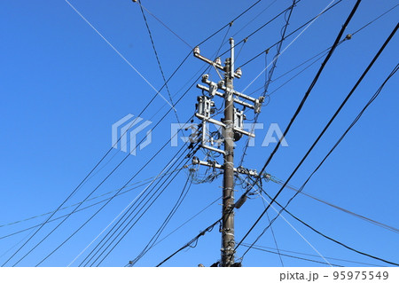 電線と電柱 電線と電柱 95975549