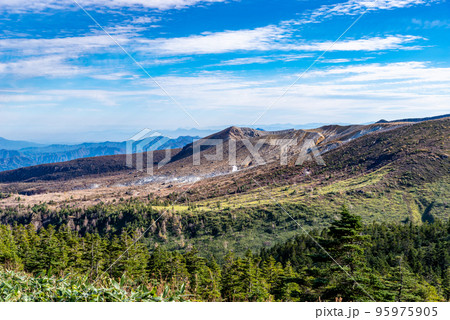 志賀草津高原ルートから見る湯釜周辺の北側 10月下旬　b-1 95975905