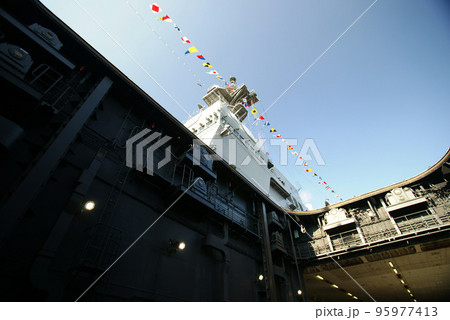 国際観艦式2022」 護衛艦ひゅうが 昇降用エレベーター 国際観艦式2022」 護衛艦ひゅうが 昇降用エレベーター 95977413