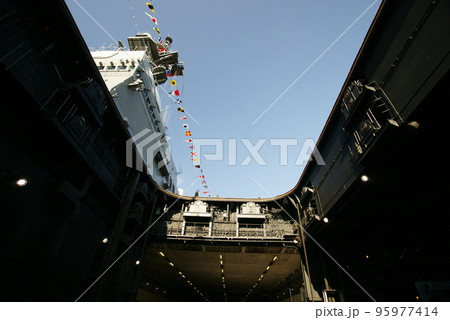 国際観艦式2022」 護衛艦ひゅうが　昇降用エレベーター 95977414