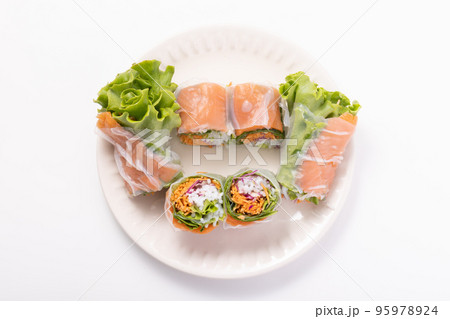 サーモン　生春巻き 95978924