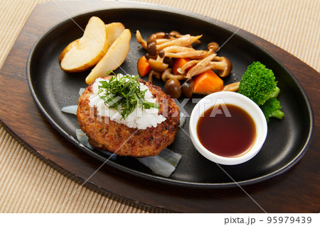 和風ハンバーグ　ハンバーグ 95979439