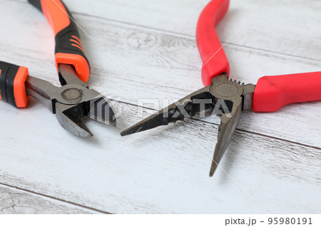 ニッパ、ペンチ、道具、工具、DIY、ラジオペンチ、作業、修理、スパナ、補修、整備、工作、器具、用具 95980191