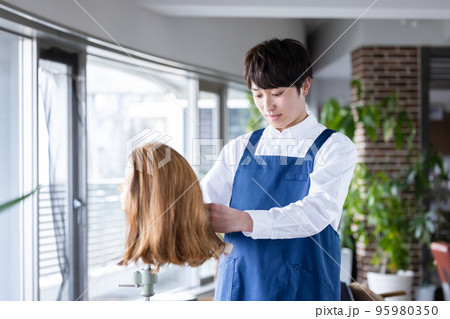 美容師　勉強　練習 95980350