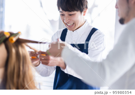 美容師　勉強　練習 95980354