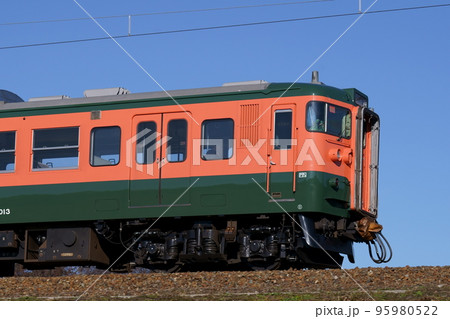しなの鉄道 115系湘南色 クモハ115-1013の写真素材 [95980522] - PIXTA