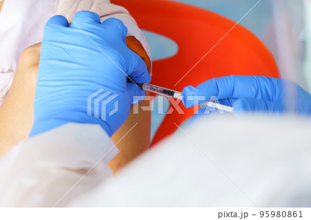 Nurse holding a syringe for the injection giving patient vaccine in hospital. Health care Concept Nurse holding a syringe for the injection giving patient vaccine in hospital. Health care Concept 95980861