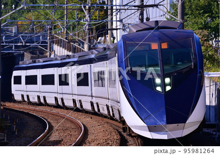 アウトカーブを走る京成スカイライナー アウトカーブを走る京成スカイライナー 95981264