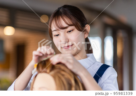 美容師　練習 95981339