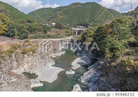 柴橋の渓谷/滝つ河内(奈良県吉野町) 95986232