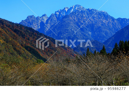 富山県上市町馬場島紅葉風景 富山県上市町馬場島紅葉風景 95986277