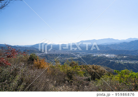 要害山の山頂から見た景色（山梨県上野原市） 95986876