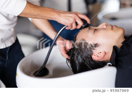 美容院　美容室　シャンプー　 95987869