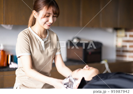 美容院　美容室　シャンプー　 95987942