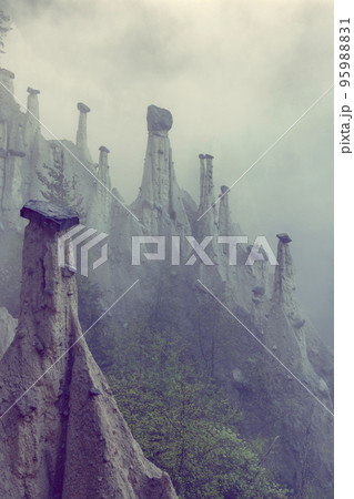 Earth pyramids of Platten (Erdpyramiden - Piramidi di Plata) near Percha and Bruneck, South Tyrol, Italy Earth pyramids of Platten (Erdpyramiden - Piramidi di Plata) near Percha and Bruneck, South Tyrol, Italy 95988831