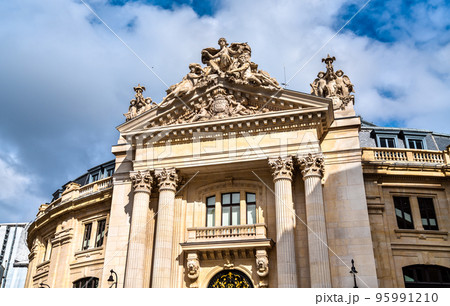 The Bourse de Commerce, a historic building in Paris, Francef The Bourse de Commerce, a historic building in Paris, Francef 95991210