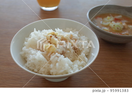 バターライスと豚汁 バターライスと豚汁 95991383