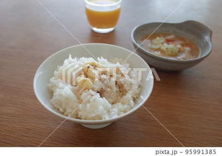 バターライスと豚汁 バターライスと豚汁 95991385