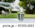 Pour the water from the water bottle into the glass. 95991883