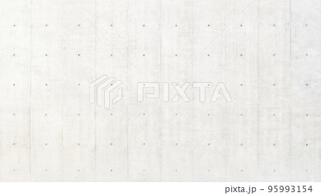 セパ穴のある白灰色の広いコンクリート壁面の横長の背景画像 95993154