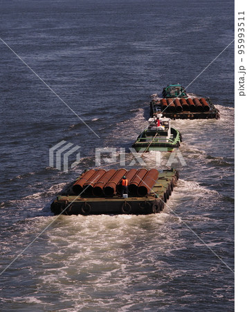 台船の曳航 95993511