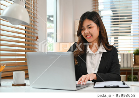 Smiling young woman financial advisor answering or giving consultation to customer on laptop computer Smiling young woman financial advisor answering or giving consultation to customer on laptop computer 95993658
